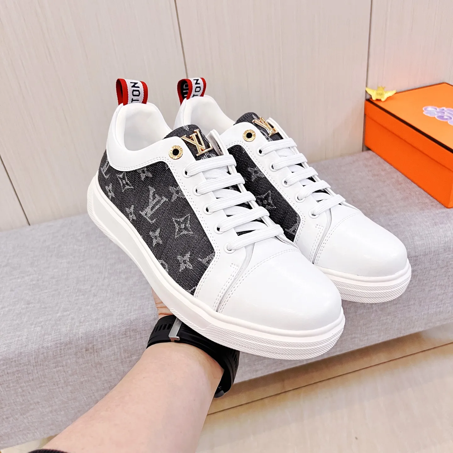 🚘🚘Factory batch 400💰[LV]🔥Louis Vuitton, high-end men's shoes brand, official website 1:1 latest masterpiece: the upper is made of first-layer cowhide imported from Italy with a comfortable and breathable lining➕original non-slip and wear-resistant outsole🔥, making walking more convenient and comfortable! An exclusive new model, a stunning work, a beautiful 1:1 replica [color] compared to the official quality! Create a fashionable personality to set off your uniqueness! A must-have for trendy men! Classic🔥Size: 38-44 Color: 🔥Multiple colors available🔥